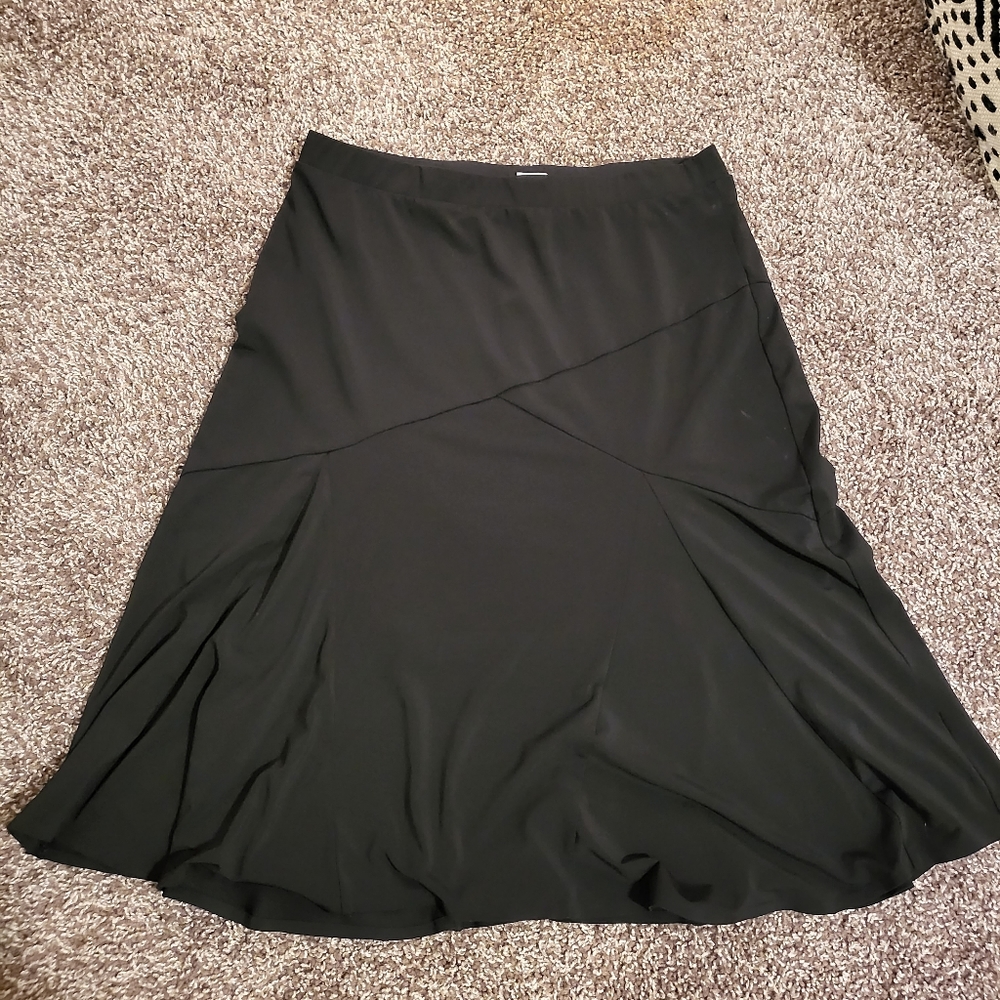 Below the knee black a-line gap skirt